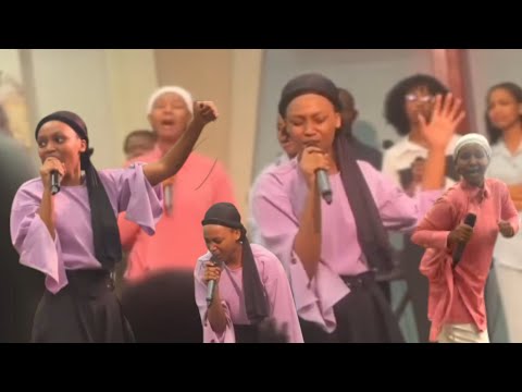 VESTINE NA DORCAS BAKOZE AMATEKA REGINA 🇨🇦 MU GITARAMO CYA 2 MURI CANADA 