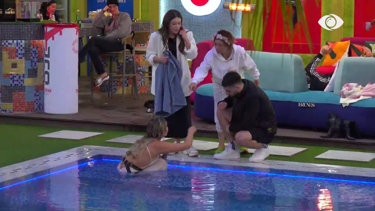 “Mos më prek mua me dorë”/ Egla acarohet me Jetmirin: O budalla