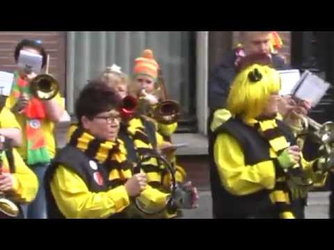 Tilburg carnaval 2016 (1/5): Blaoskapel Dikke Mik, Yammie, Oliemeulen, Sky