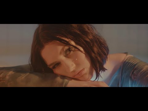 GAYLE - dumbass (Official Music Video)