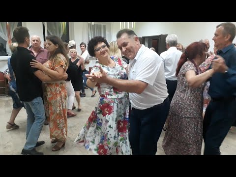 Tam na górze kwitną róże - piękny walczyk dedykowany dla uroczej pary