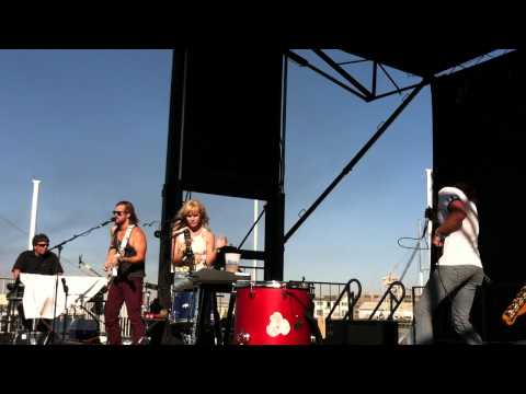 Youngblood Hawke- We Come Running Live