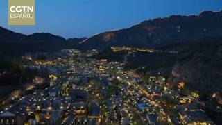 La niebla, la música y las vistas nocturnas impulsan el turismo en la Gran Muralla en Simatai