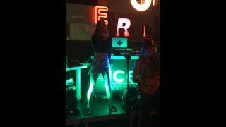 Ace Wilder &quot;Do It&quot; live in Milan