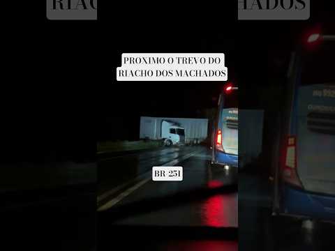 BR-251 Carreta deu o "L" próximo o trevo que dá acesso a cidade de Riacho dos Machados MG 26/02/2026