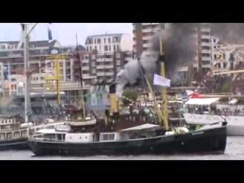 Dampfschiff-Show (826. Hafengeburtstag in Hamburg 2015)