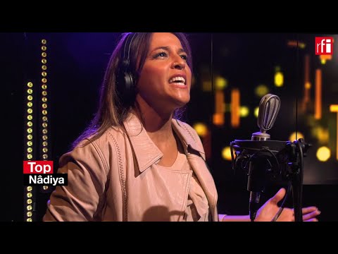 Nâdiya interprète "Top" dans Couleurs Tropicales