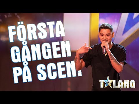 Erik står på scen för första gången någonsin och golvar alla med sin rap