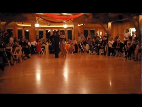  Giselle Anne  and  Gustavo Naveira  are  dancing  to  the  tango  "  Indio Manso  "