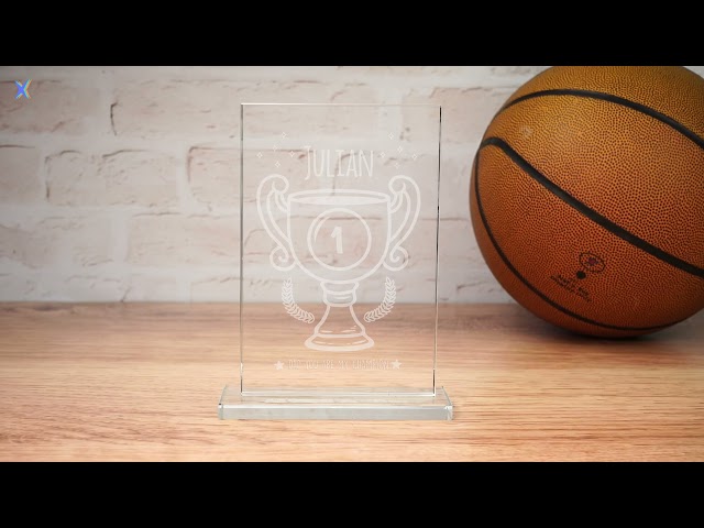 Vídeo relacionado con Wanapix | Trofeo Grande Personalizado con Nombre y Texto | Cristal Grabado (Escala de Grises) | Premio Personalizado | Octogonal 17 cm | Incluye Estuche para Guardar | Diseño 100% Personalizado