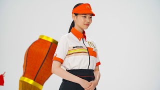 西野七瀬、久々のマクドナルドクルー姿！　飯豊まりえは絶賛　「アジアのジューシー」MV＆メーキング