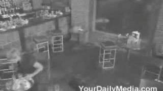 Kelnarca - še eno rundo!