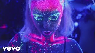 Kyla La Grange - Cut Your Teeth video