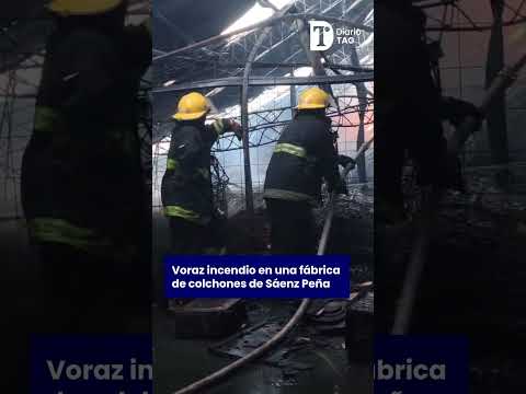 Voraz incendio en una fábrica de colchones de Sáenz Peña