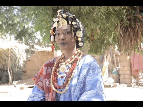 Coumba Gawlo - Diery Dior Ndella (Clip Officiel)