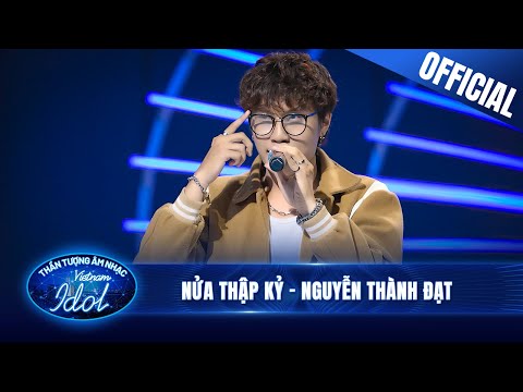 Nguyễn Thành Đạt vừa đàn vừa hát Nửa Thập Kỷ (Hoàng Dũng) khiến Mỹ Tâm "không thể kiềm chế"