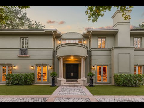 The Jills Zeder Group presents 3460 S Moornings Way, Miami, FL 33133, USA