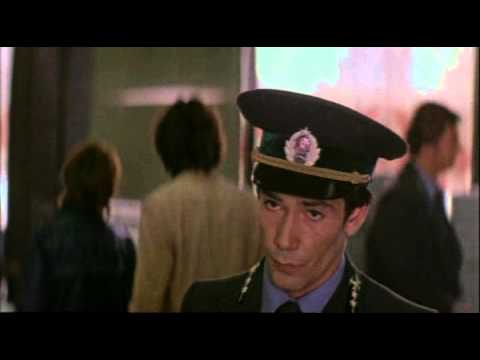 Сцена с водкой на таможне из фильма «Груз без маркировки», 1984 год