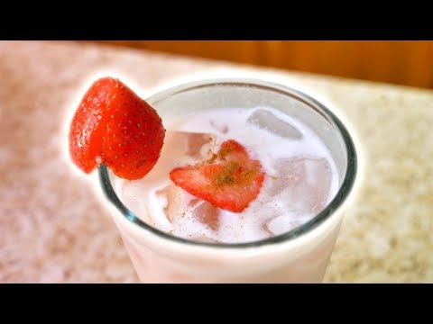 Cremosa y Deliciosa Agua De Fresa! Receta De Agua Fresca!