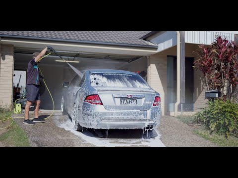 Detailing a Ford G6E Falcon