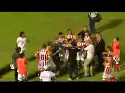 TUCUMAN ATLETICO VS SAN MARTIN  INCIDENTES POLICIA DE TUCUMAN SACA REVOLVER