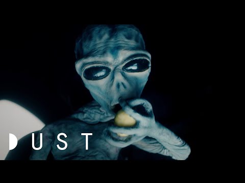 Sci-Fi Short Film: "Laura & Vineta" | DUST