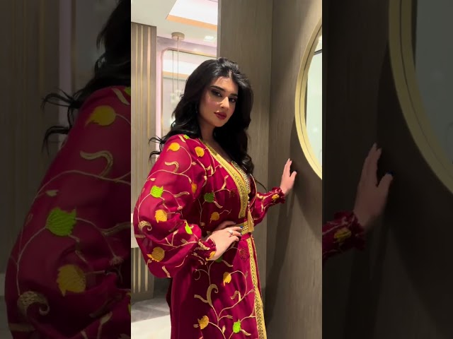 جلابية احمر بنقوش