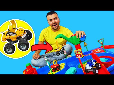 Oyuncak arabalar Monster Truck ve Okan Abi yarış pisti yapıyor! Hot Wheels oyuncakları