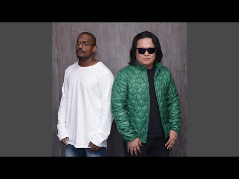 Melangkah Laju (feat. Ronnie)