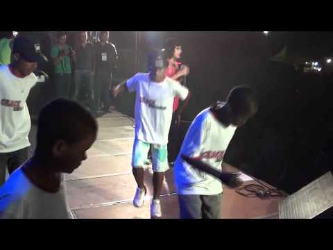 YURI BH AO VIVO EM VIÇOSA-MINHA VÓ-40 MIL PESSOAS - DIA 01/10/2011