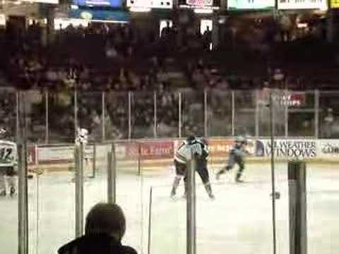 Rob Kwiet vs Matt Martin