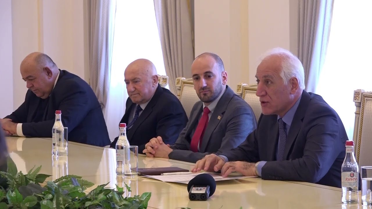 Vahagn Xaçaturyan və Artsax parlamentariləri Artsax ermənilərinin cari problemləri və mövcud çağırışları müzakirə ediblər