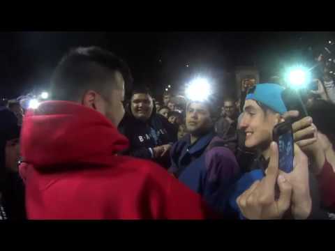 Sony y papo boludeando afuera del quinto escalon.