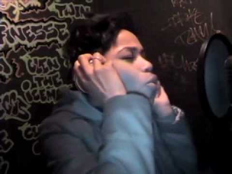 Shaudeh Price gettin it in at the musicfeen.com studios (rockin it)