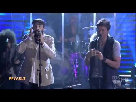 Enrique Iglesias Ft  Juan Luis Guerra   Cuando Me Enamoro Live On Lopez Tonight