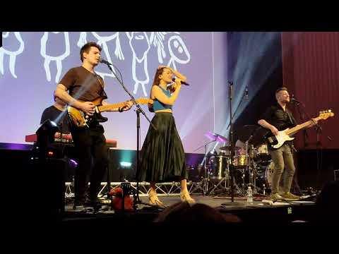 Kateřina Marie Tichá a Bandjeez - Čaruj (Live - Nymburk)