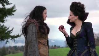Once Upon A Time 1x21 "An Apple Red as Blood" Snow White eats the poisoned apple
