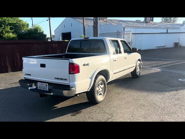 2001 Chevrolet S10 Crew Cab - Image 16