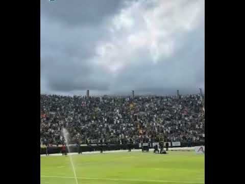 "La hinchada del Cali copó por completo su tribuna visitante vs Tolima" Barra: Frente Radical Verdiblanco &bull; Club: Deportivo Cali &bull; País: Colombia