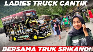 Download lagu HEBOH !!! Sitinjau Lauik Kedatangan Ladies Truck Cantik Bersama Truk Srikandi mp3
