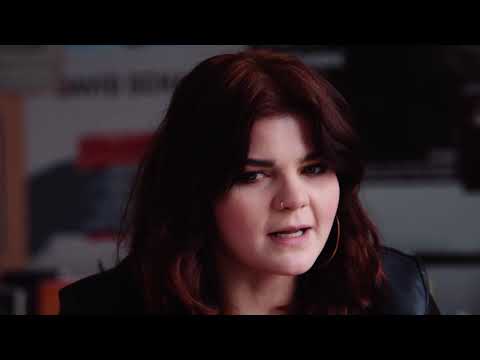 Sophie Passmann beantwortet circa 60 Fragen aus dem Internet - Komplett Gänsehaut Video-Thumbnail von YouTube