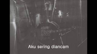 Video thumbnail of "Efek Rumah Kaca(ERK) - Diudara (Lirik/Lyrics)"