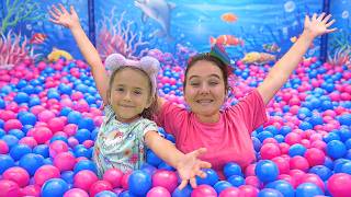 Ruby and Bonnie Fun Adventure Day at the Sea, Park and Indoor Playground