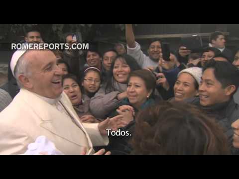 Visita sorpresa del Papa a inmigrantes