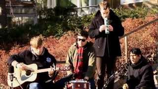 The Holiday Crowd - While She Waits (Street Folk Session)