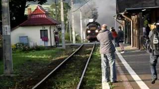 preview picture of video 'Wjazd pociągu retro z Zarytego do Rabki Zdroju - Parowozjada 2009'