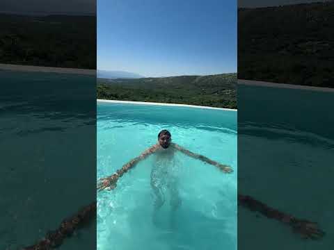 Jak SKAKAĆ NA GŁÓWKĘ do basenu (edycja wózek inwalidzki) #shorts
