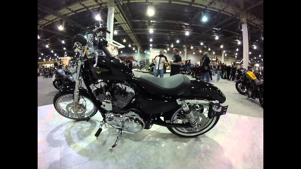 2016 Sportster Seventy-Two XL1200V Harley-Davidson Vivid Black