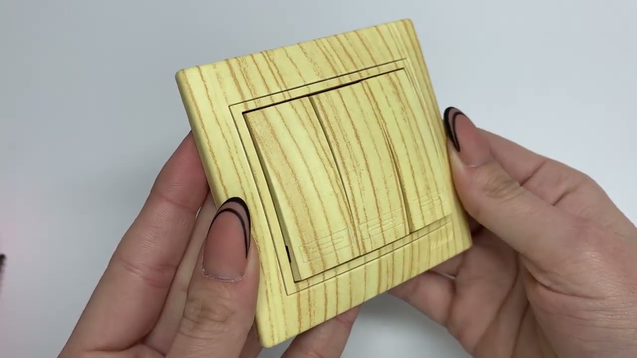 Выключатель трехклавишный LEZARD Mira дуб отбеленный 701-5252-109