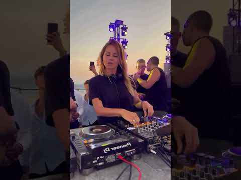 Deborah De Luca with this Techno remake of Robert Miles 'Children' at sunset #deborahdeluca #techno